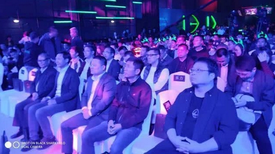 小米收购了美图手机，锤子还会远吗