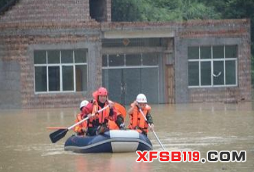 29名村民被洪水困 贵州紫云消防成功救出