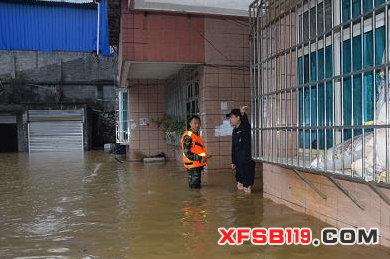 夜降暴雨15名群众被困 贵州织金消防成功解救