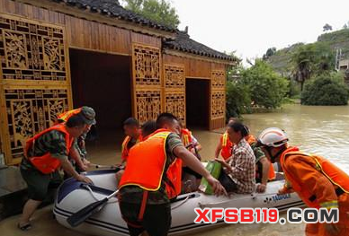 古镇强降雨致12人受困 凯里开发区消防成功施救