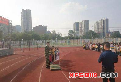 学校组织师生开展安全疏散演练