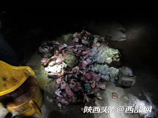 男子醉酒引燃沙发酿火灾 消防到场抢出数十万现金和两个煤气罐