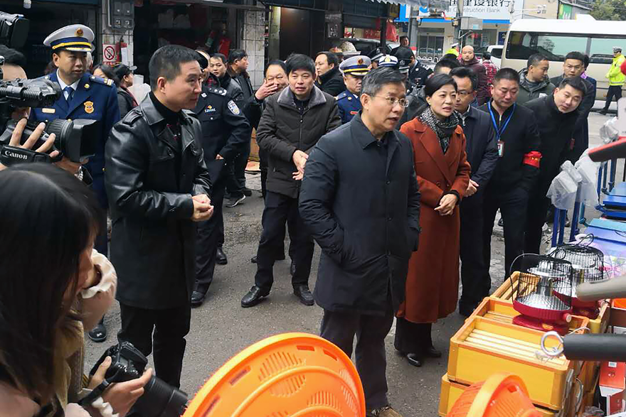 安全取暖 湖南益阳市委书记率队检查电取暖器销售市场