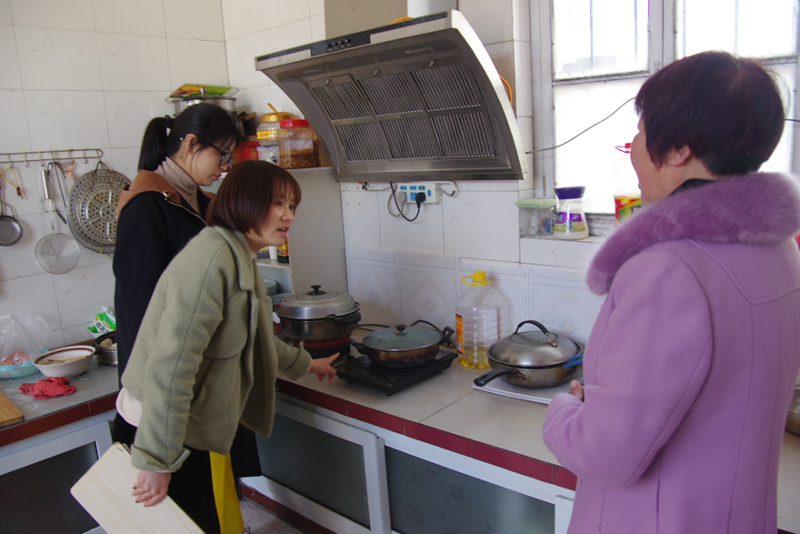河南陕州消防：“春防”小课堂“搬”进村民小厨房