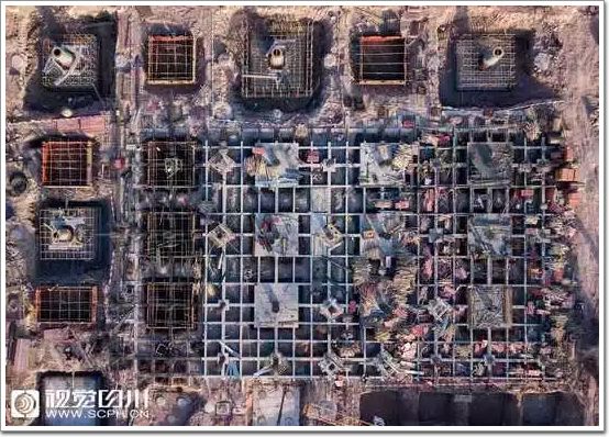 航拍“成都新机场”建设夜景，太阳神鸟图案已成雏形