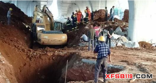 广西柳州一工地发生塌方造成2死1伤 消防部门紧急救援