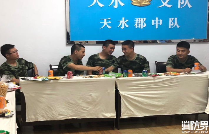 天水郡中队组织开展欢送考学战士茶话会