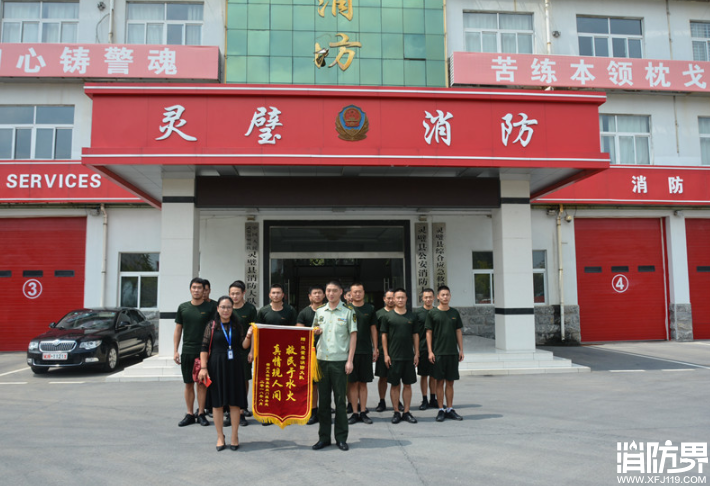 灵璧消防官兵抗洪赢赞誉