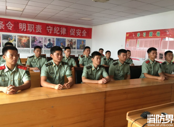 砀山中队组织官兵观看警示教育片