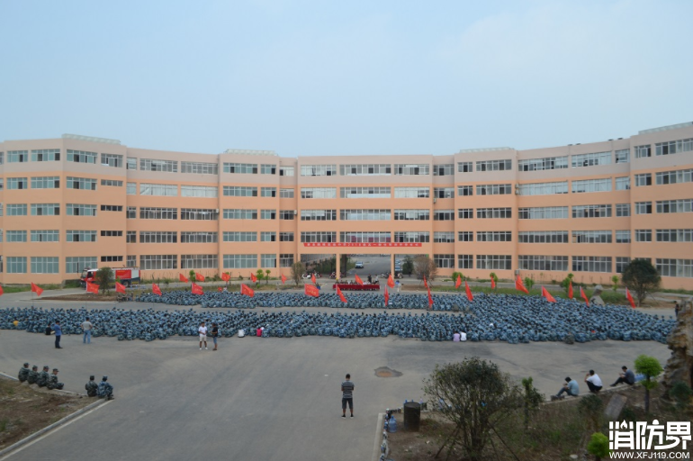 2300余名师生共享消防大餐