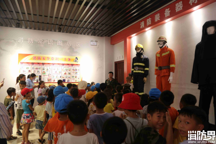消防与崇左电台联合开展消防宣传活动