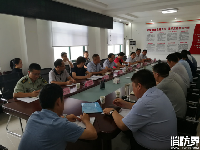 区委书记王启荣会议调度光彩城大市场整治工作