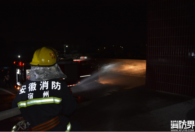 学校开展灭火救援实战演练