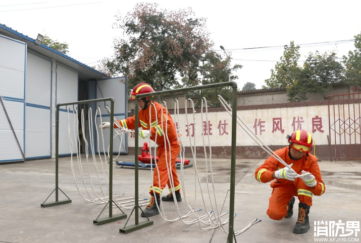 秦安消防组织开展绳结法训练