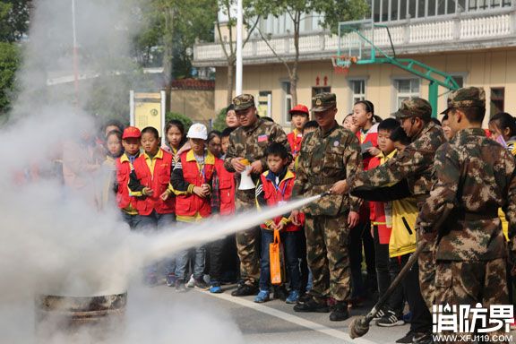 走进黄冈武穴消防中队参观学习