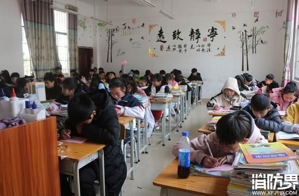 德保消防走进中学布置“消防寒假作业”