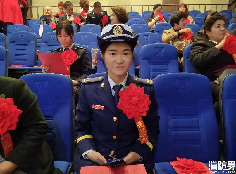 烈火中的铿锵玫瑰—喀什消防支队“三八”红旗手张海霞 烈火中的铿锵玫瑰—喀什消防支队“三八”红旗手张海霞