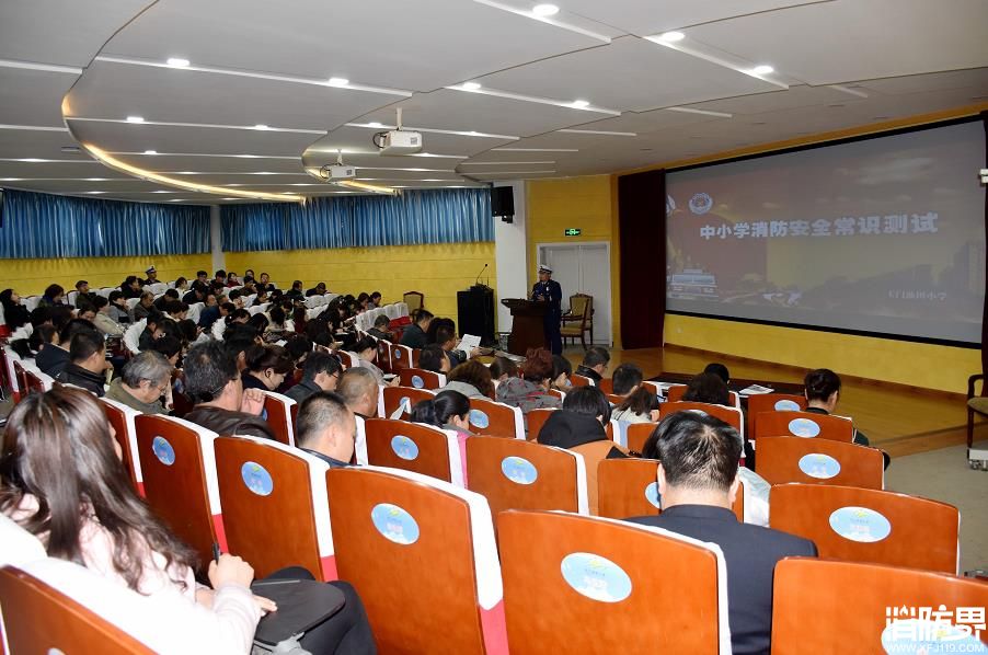 园丁作答消防考卷加固校园安全防护网