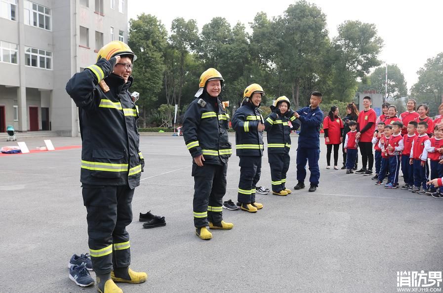 仙桃40户家庭走进红门开启亲子消防体验之旅