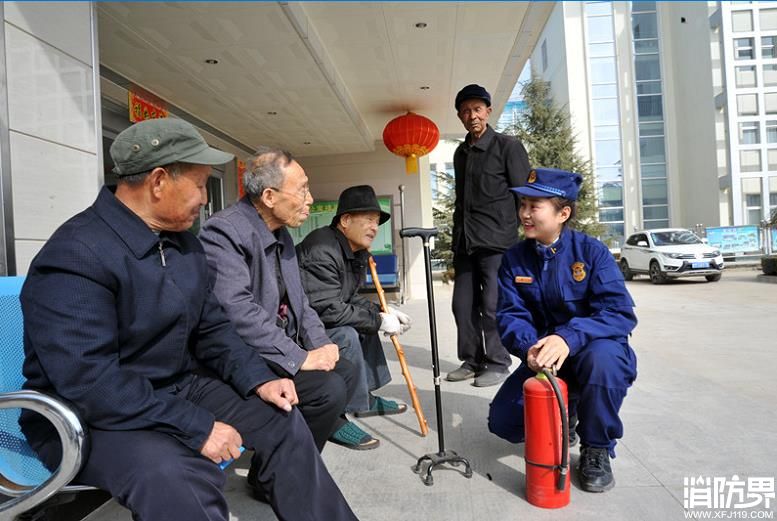 甘肃庆阳消防救援支队走进养老院开展消防宣传