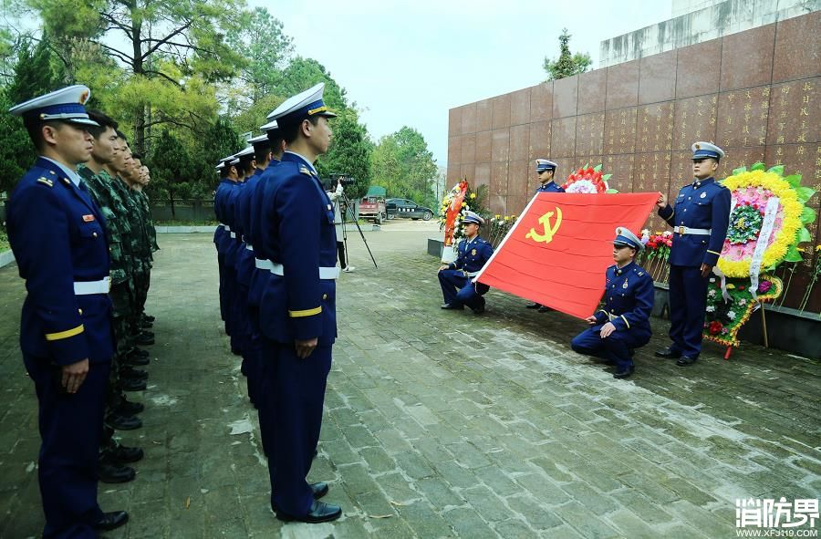 咸宁消防支队开展清明节缅怀英烈祭奠活动