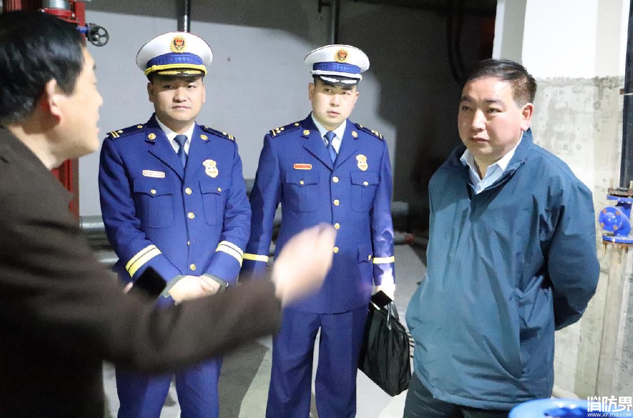 房县副县长丁选清带队开展高层建筑消防安全专项检查