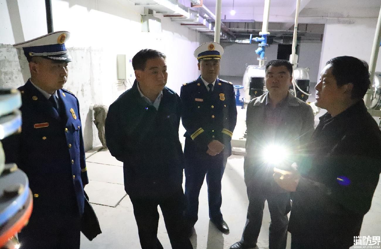 房县副县长丁选清带队开展高层建筑消防安全专项检查