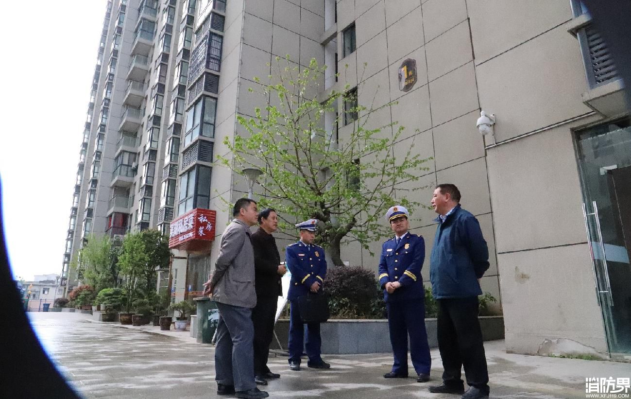 房县副县长丁选清带队开展高层建筑消防安全专项检查