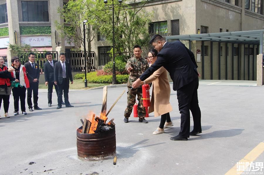 消防宣传进小区 构筑安全“防火墙”