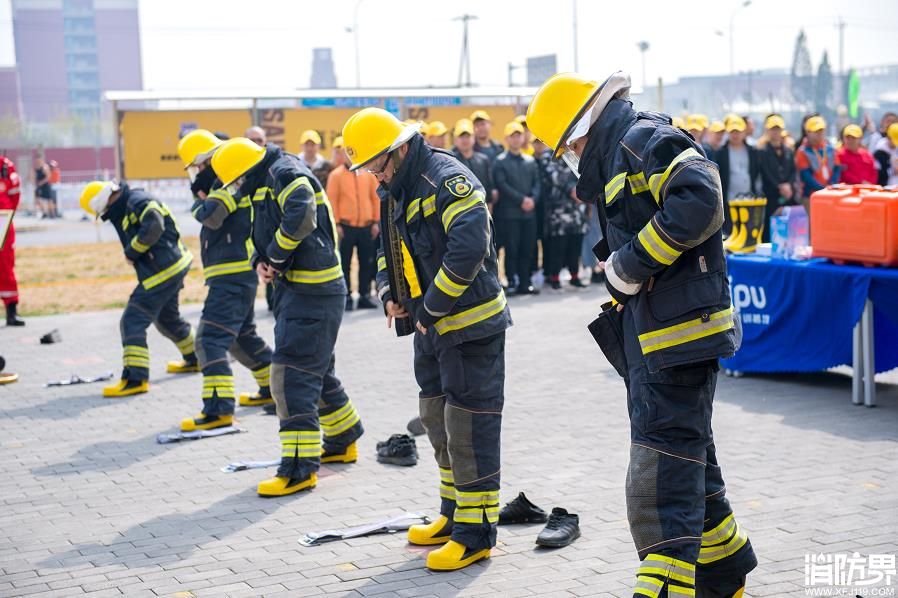 大兴消防支队组织赛普健身学校开展消防疏散应急演练