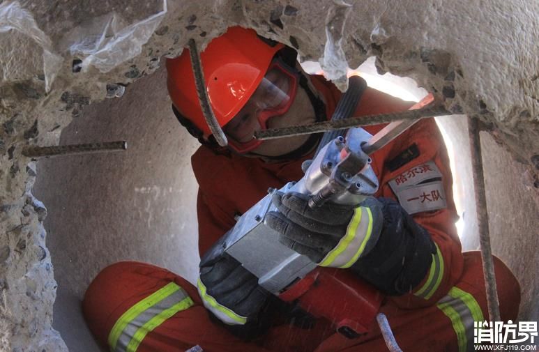 哈尔滨市森林消防支队开展地震救援专项训练