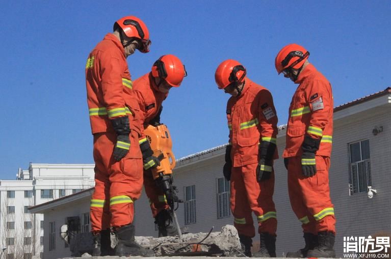 哈尔滨市森林消防支队开展地震救援专项训练