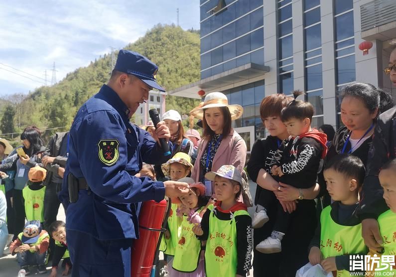 湖北巴东：萌娃进红门——感受奇妙“消防旅程”