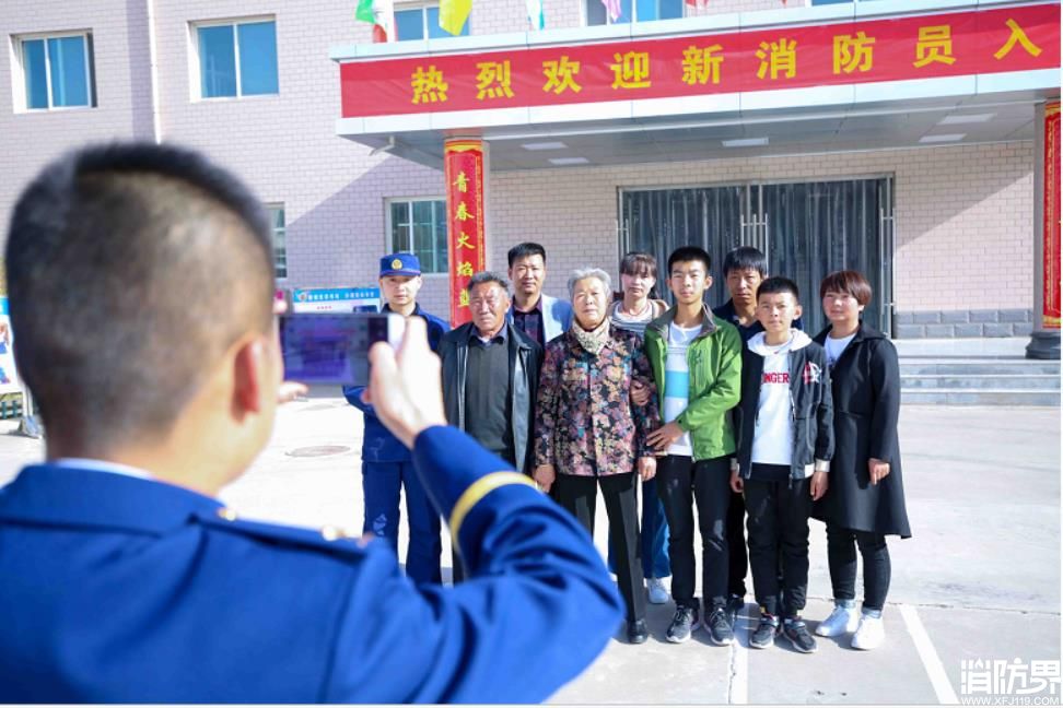 首批招录消防员正式入营 高学历人才和退伍老兵占多数