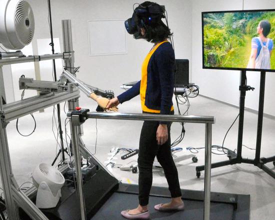 日本航空公司展示可实现夏威夷度假的VR设备